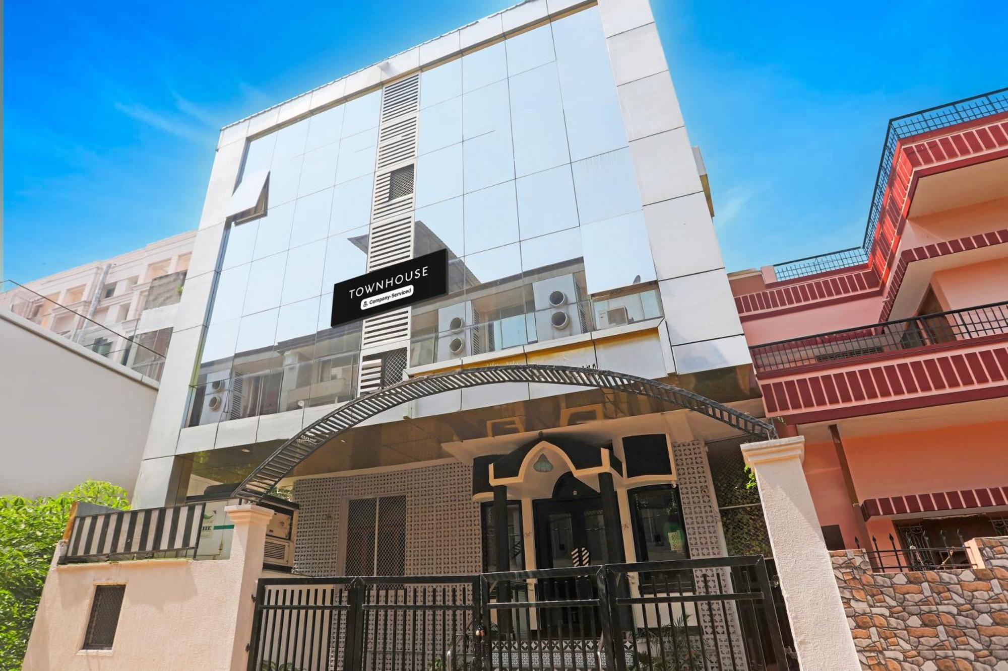 Super Townhouse Cantonment Varanasi Formerly Sarin Inn Eksteriør bilde